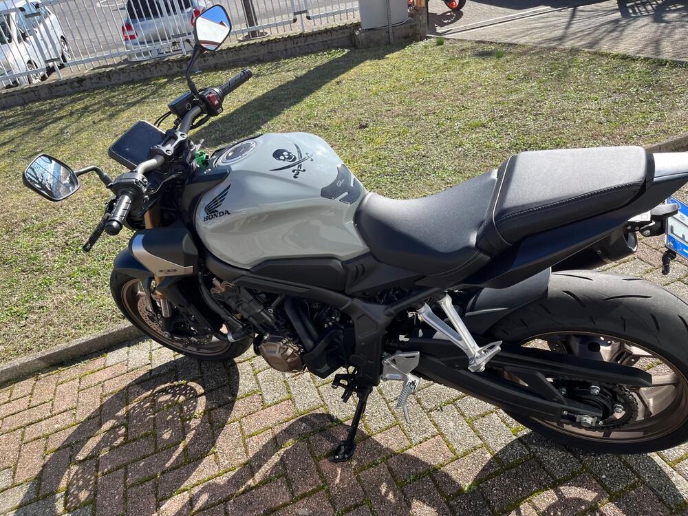 Honda CB 650 R (2024 - 25) (9)