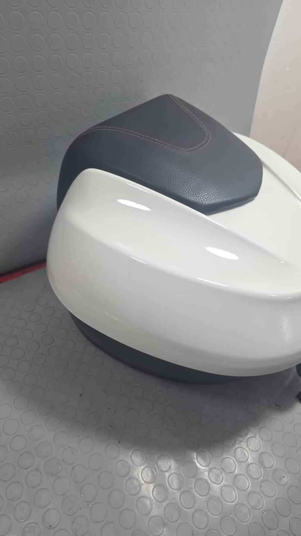 Bauletto Piaggio Beverly 300/350 (4)