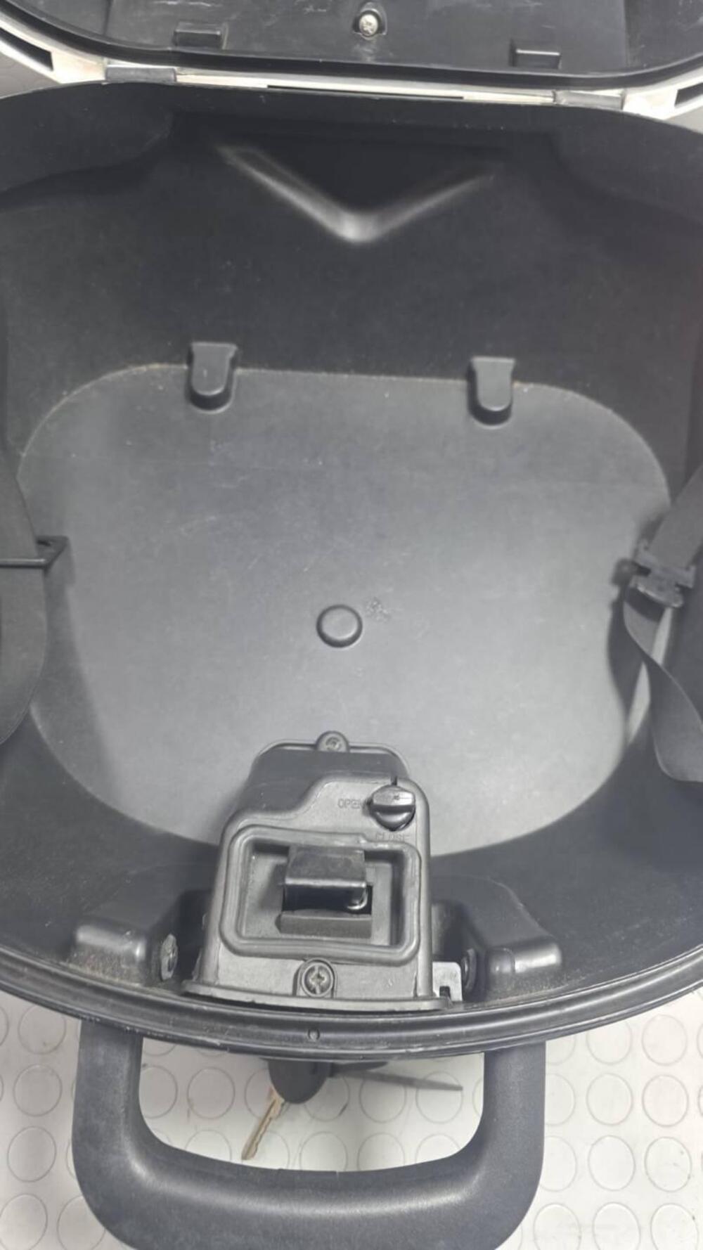 Bauletto Piaggio Beverly 300/350 (6)