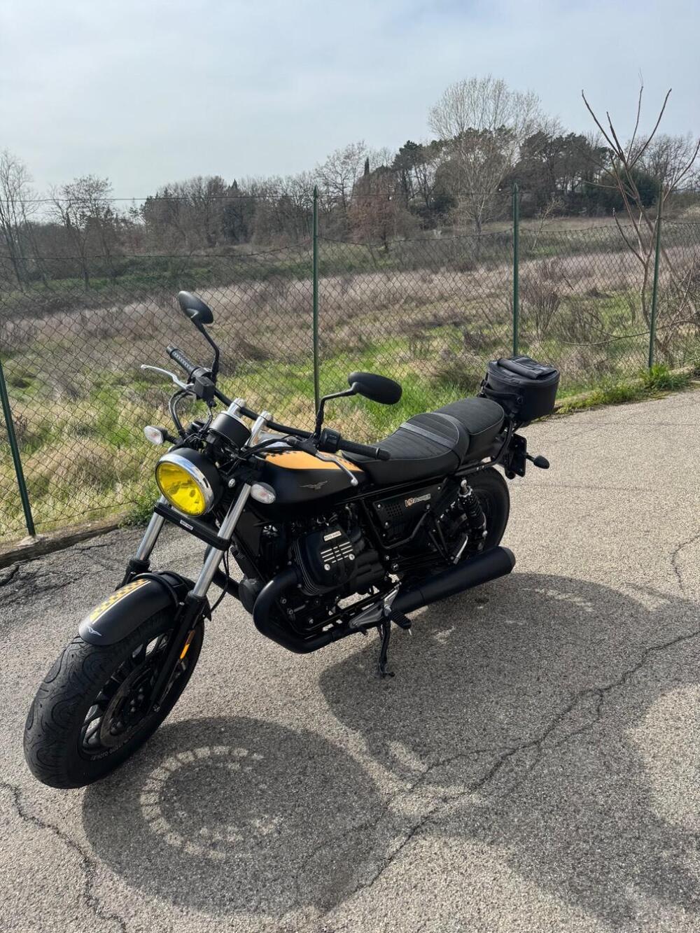 Moto Guzzi V9 Bobber (2016 - 18) (2)