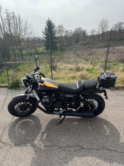 Moto Guzzi V9 Bobber (2016 - 18) usata