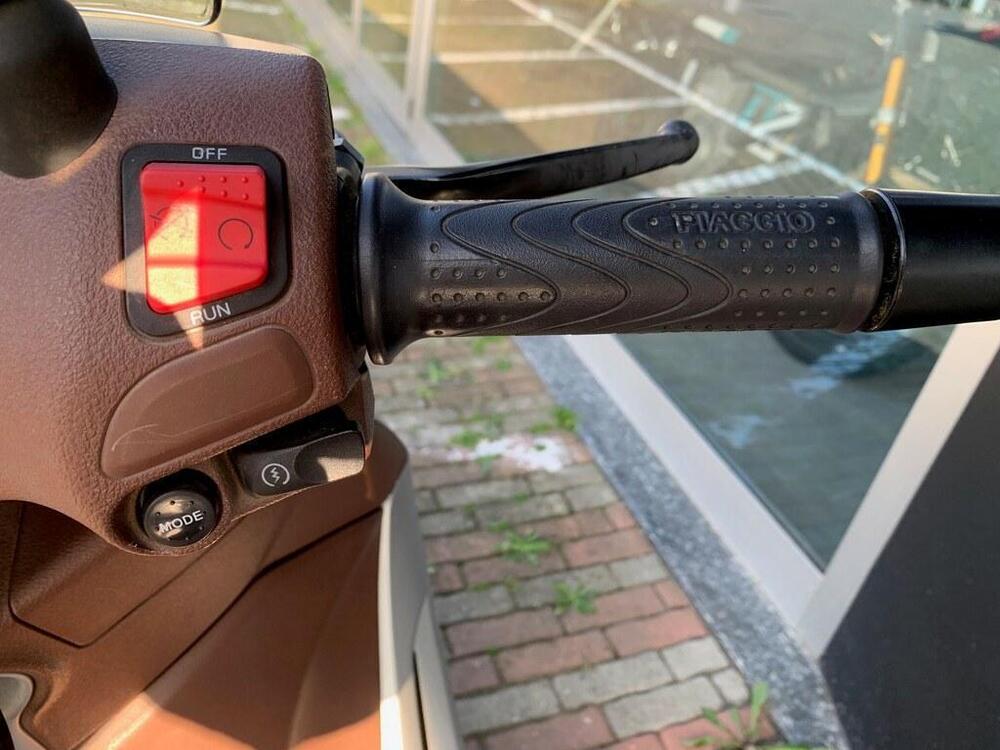 Piaggio Beverly 350 ABS (2016 - 20) (13)