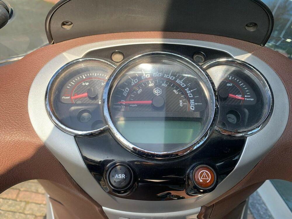 Piaggio Beverly 350 ABS (2016 - 20) (14)