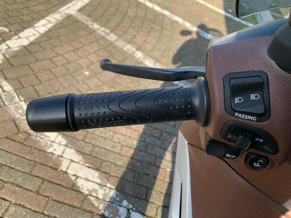 Piaggio Beverly 350 ABS (2016 - 20) (12)