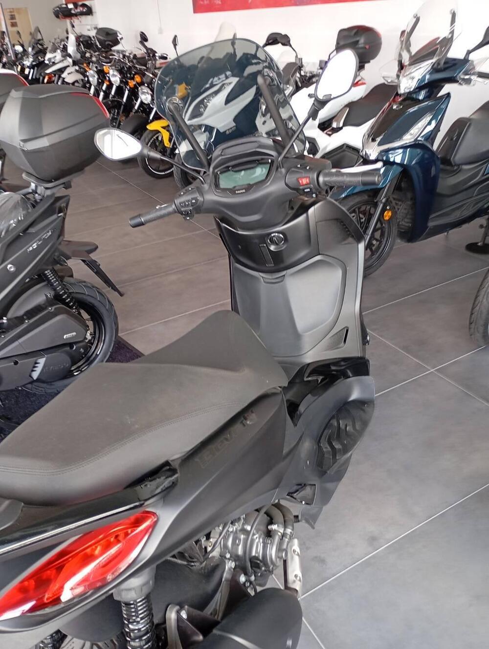 Piaggio Beverly 300 ABS-ASR (2021 - 25) (5)