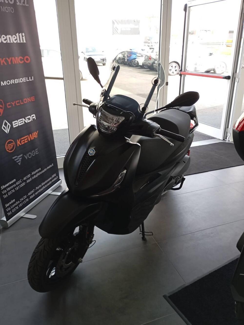 Piaggio Beverly 300 ABS-ASR (2021 - 25) (2)