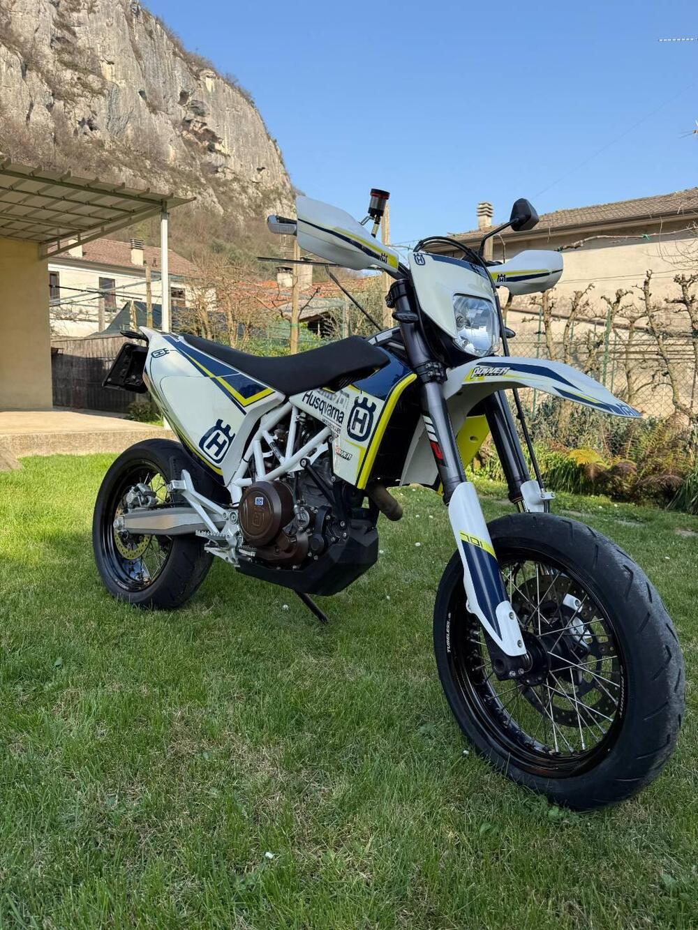 Husqvarna 701 Supermoto (2017 - 19) (2)