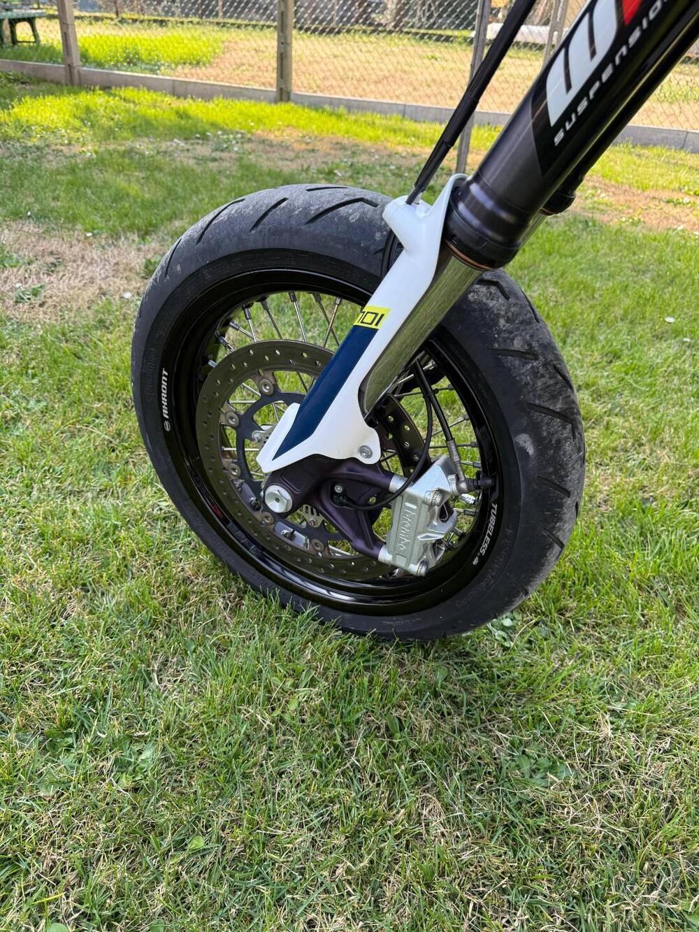 Husqvarna 701 Supermoto (2017 - 19) (5)