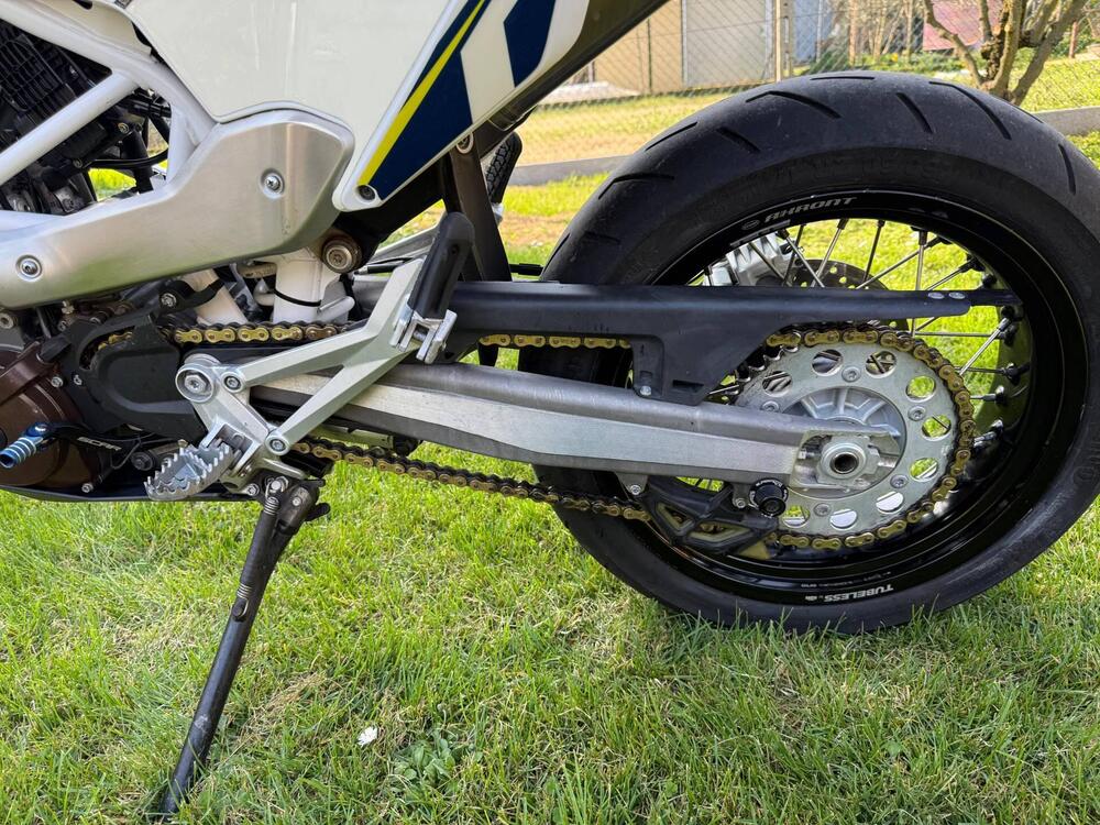 Husqvarna 701 Supermoto (2017 - 19) (6)