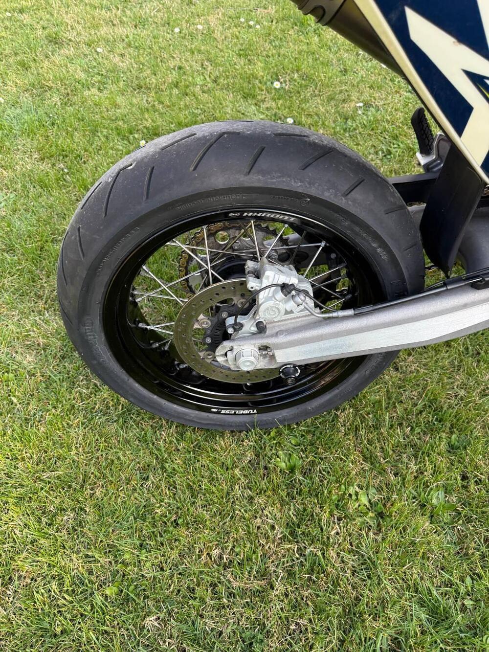 Husqvarna 701 Supermoto (2017 - 19) (8)