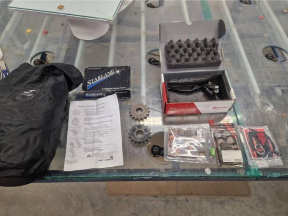 Yamaha YZF R1 (2007 - 08) (9)