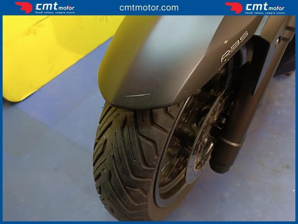 Yamaha X-Max 400 Momodesign ABS (2014 - 16) (11)