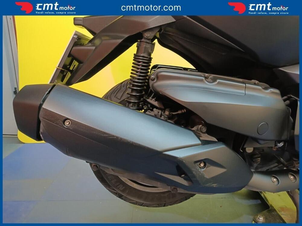 Yamaha X-Max 400 Momodesign ABS (2014 - 16) (12)