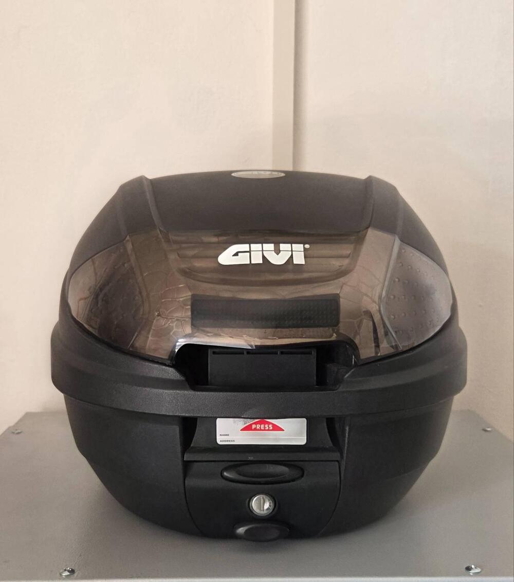 Bauletto givi piaggio beverly 300 ie (2)