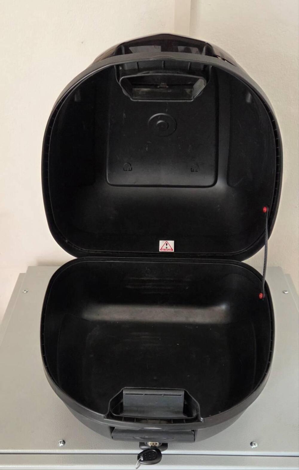 Bauletto givi piaggio beverly 300 ie (4)