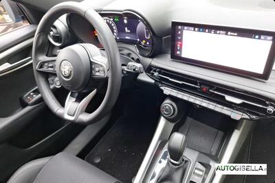 Alfa Romeo Tonale 1.5 hybrid Veloce 160cv tct7 del 2024 usata a Milano