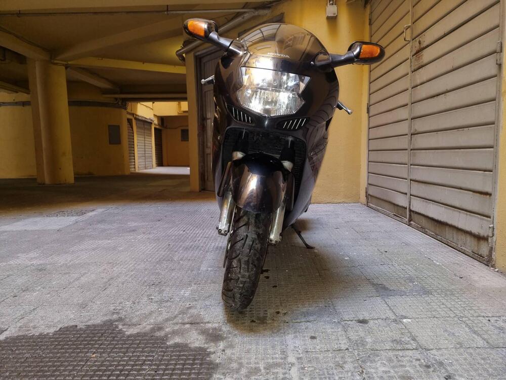 Honda CBR 1100 XX Superblackbird (1999 - 00) (2)