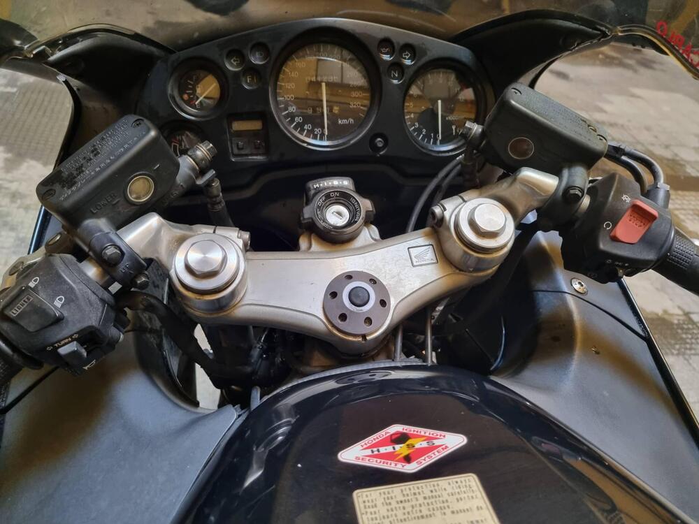 Honda CBR 1100 XX Superblackbird (1999 - 00) (3)