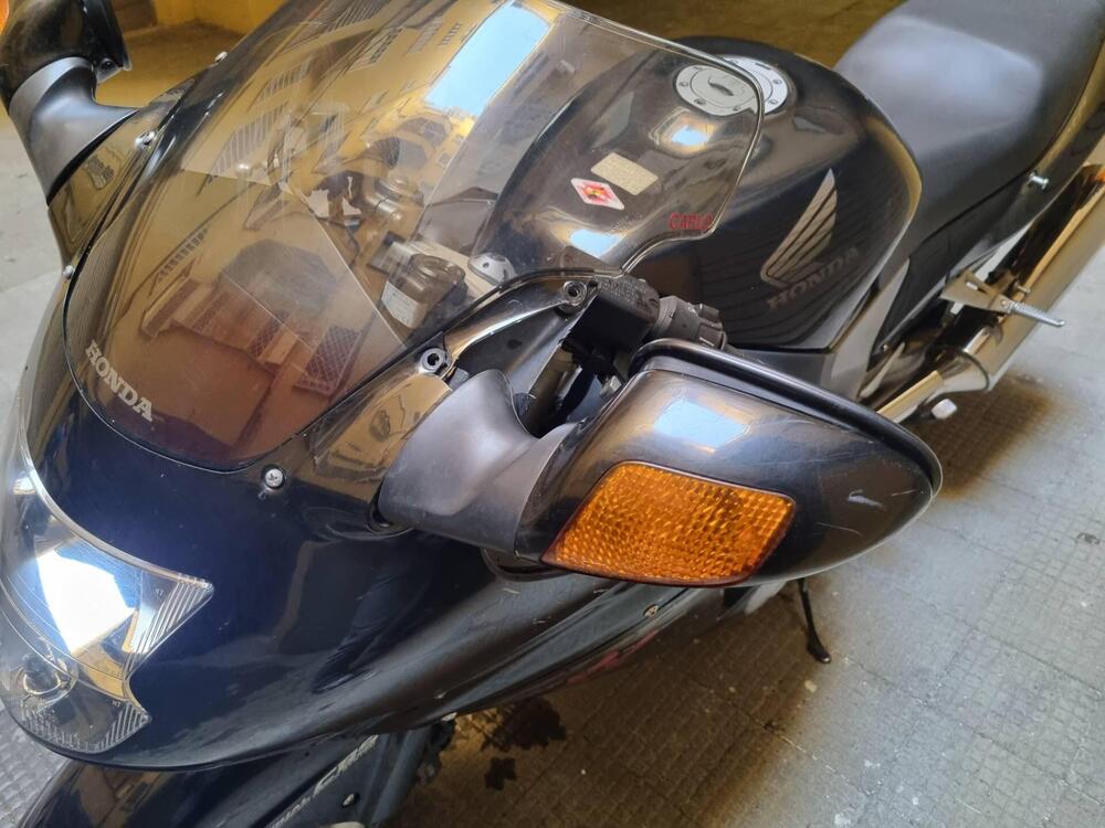 Honda CBR 1100 XX Superblackbird (1999 - 00) (5)