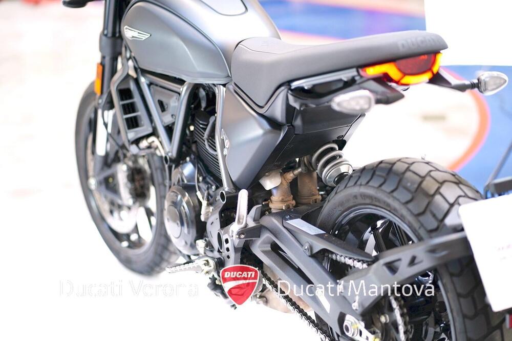 Ducati Scrambler 800 Icon Dark (2025 - 26) (14)
