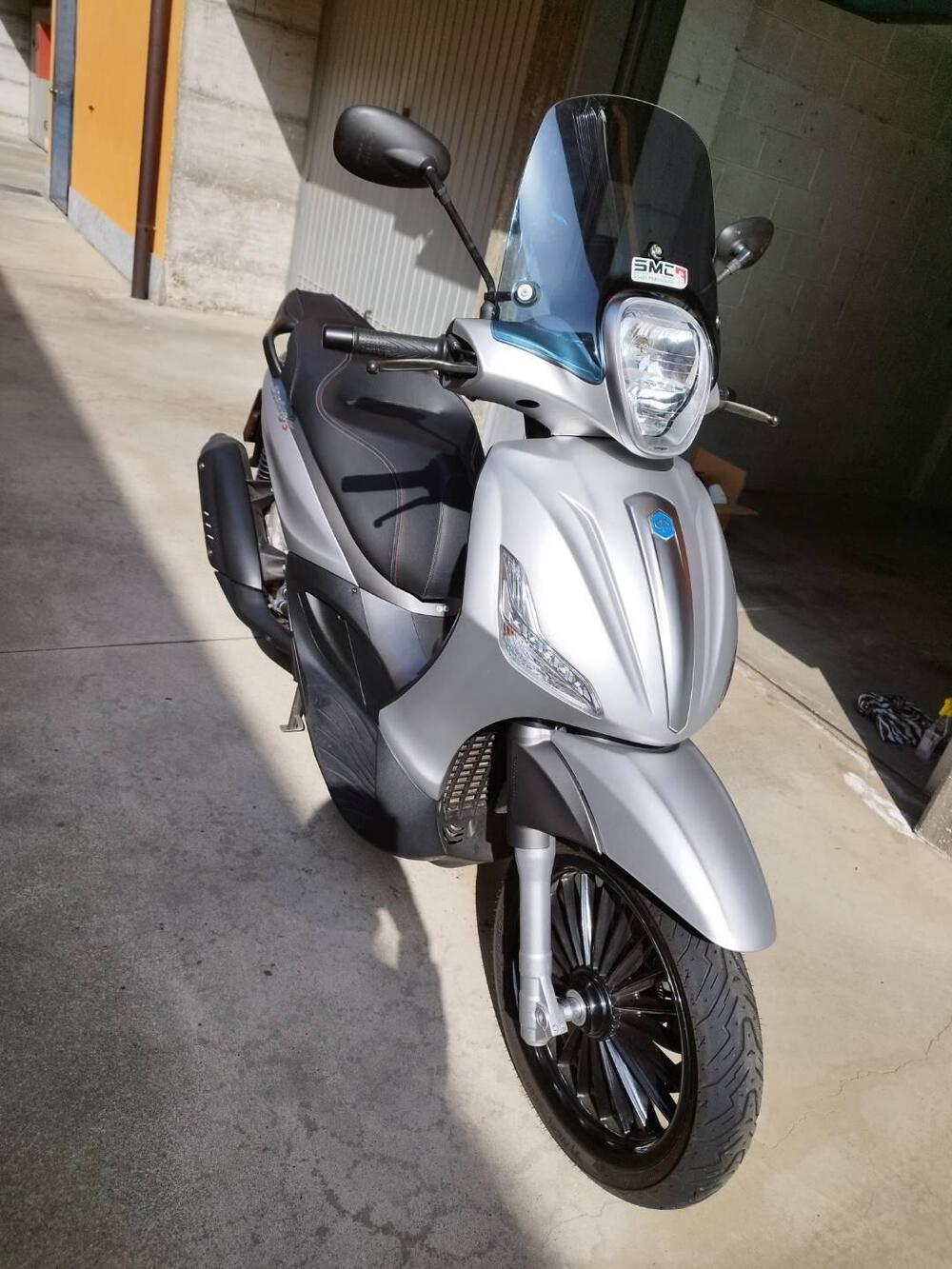 Piaggio Beverly 300 i.e. ABS-ASR (2016 - 20) (2)