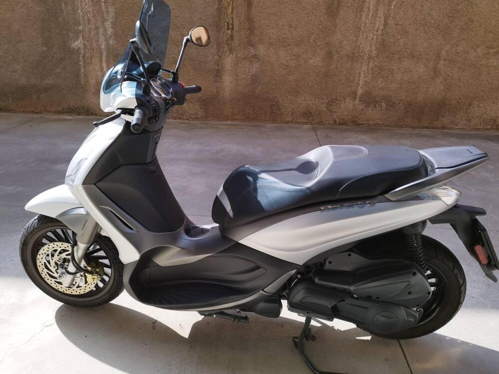 Piaggio Beverly 300 i.e. ABS-ASR (2016 - 20) (3)