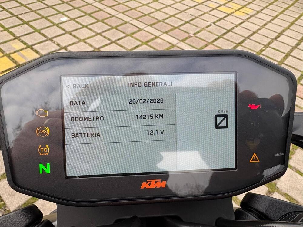 KTM 890 Duke R (2021) (3)