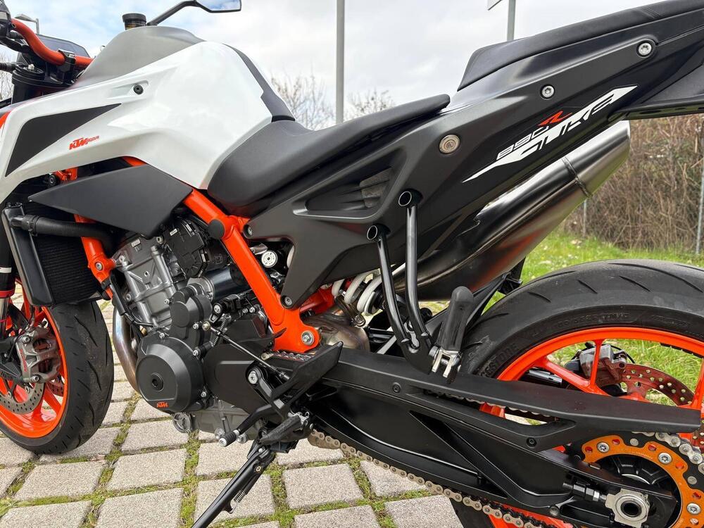 KTM 890 Duke R (2021) (4)