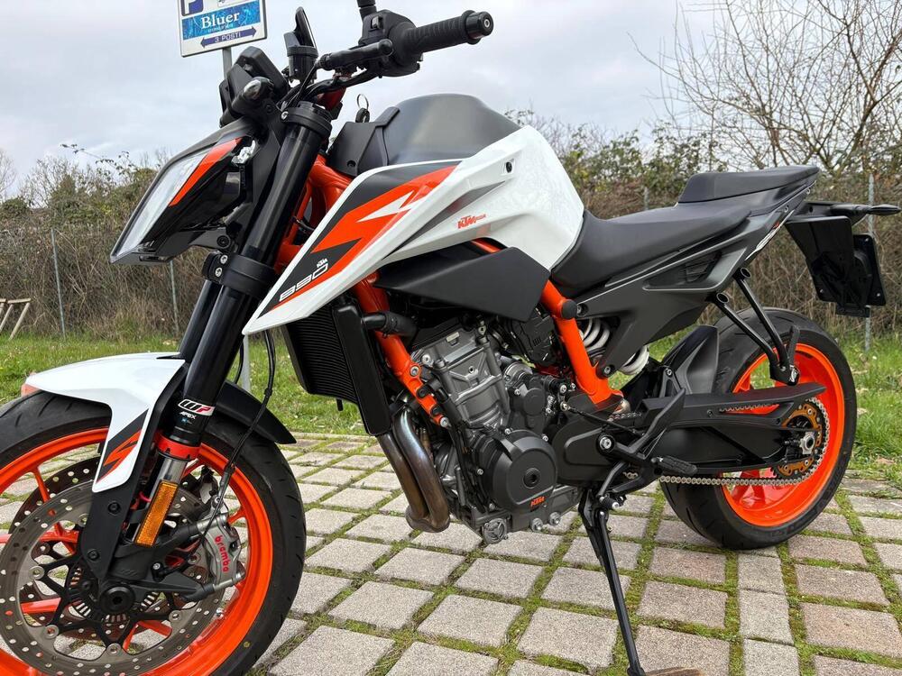 KTM 890 Duke R (2021) (7)