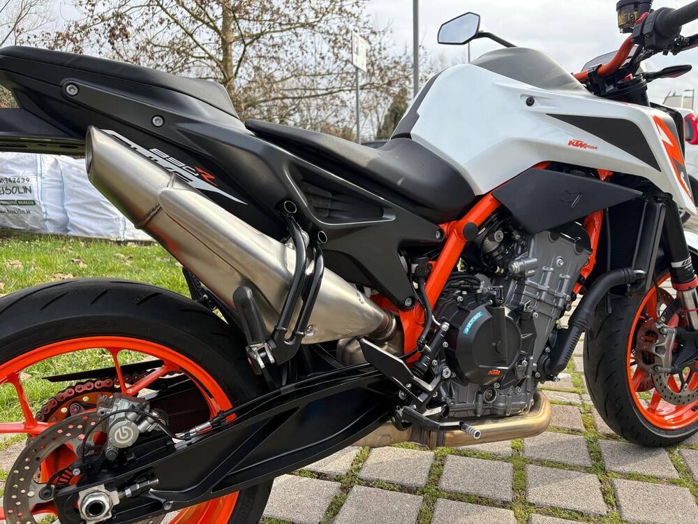 KTM 890 Duke R (2021) (8)