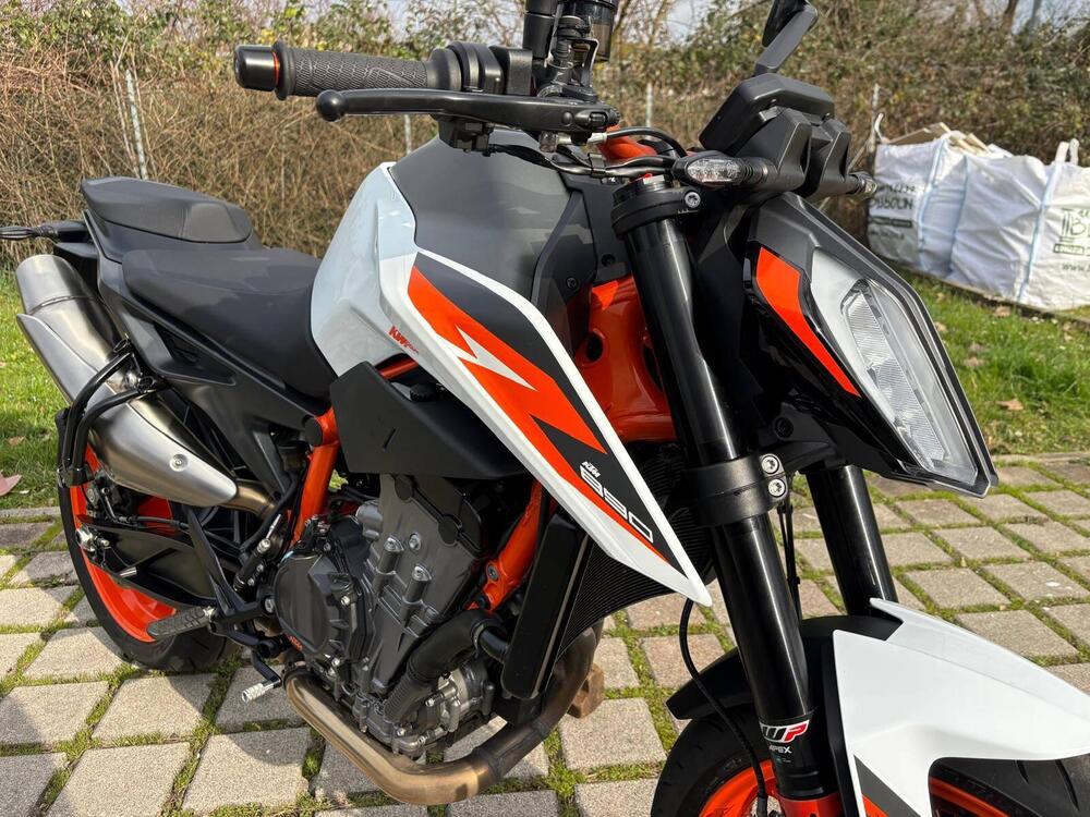 KTM 890 Duke R (2021) (9)