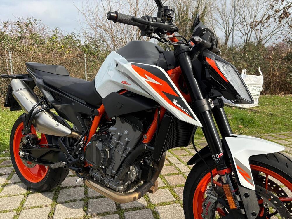 KTM 890 Duke R (2021) (10)