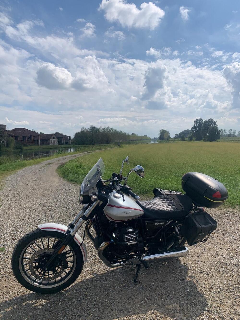 Moto Guzzi V9 Roamer (2016 - 18) (3)