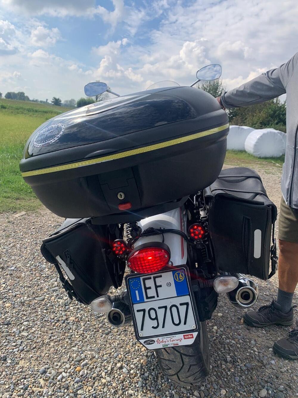 Moto Guzzi V9 Roamer (2016 - 18) (4)