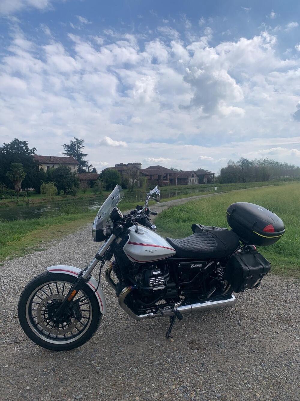 Moto Guzzi V9 Roamer (2016 - 18) (7)
