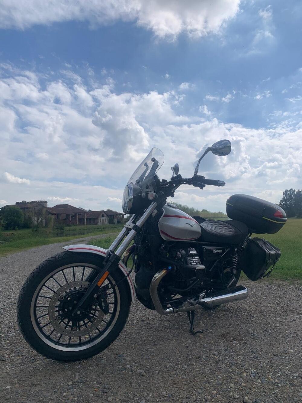 Moto Guzzi V9 Roamer (2016 - 18) (10)