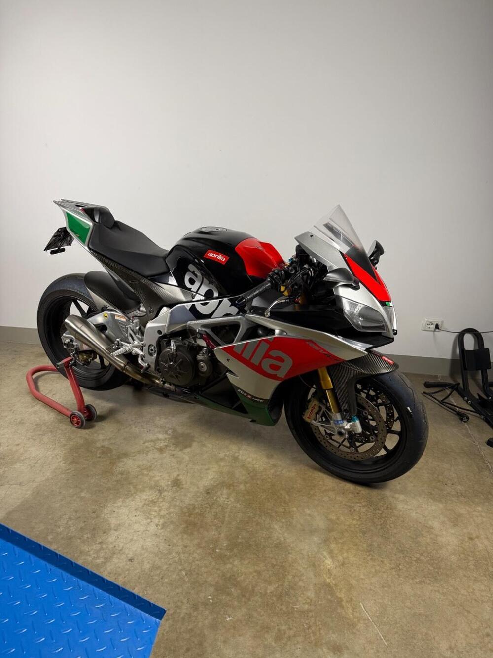 Aprilia RSV4 Factory (2009 - 12) (3)