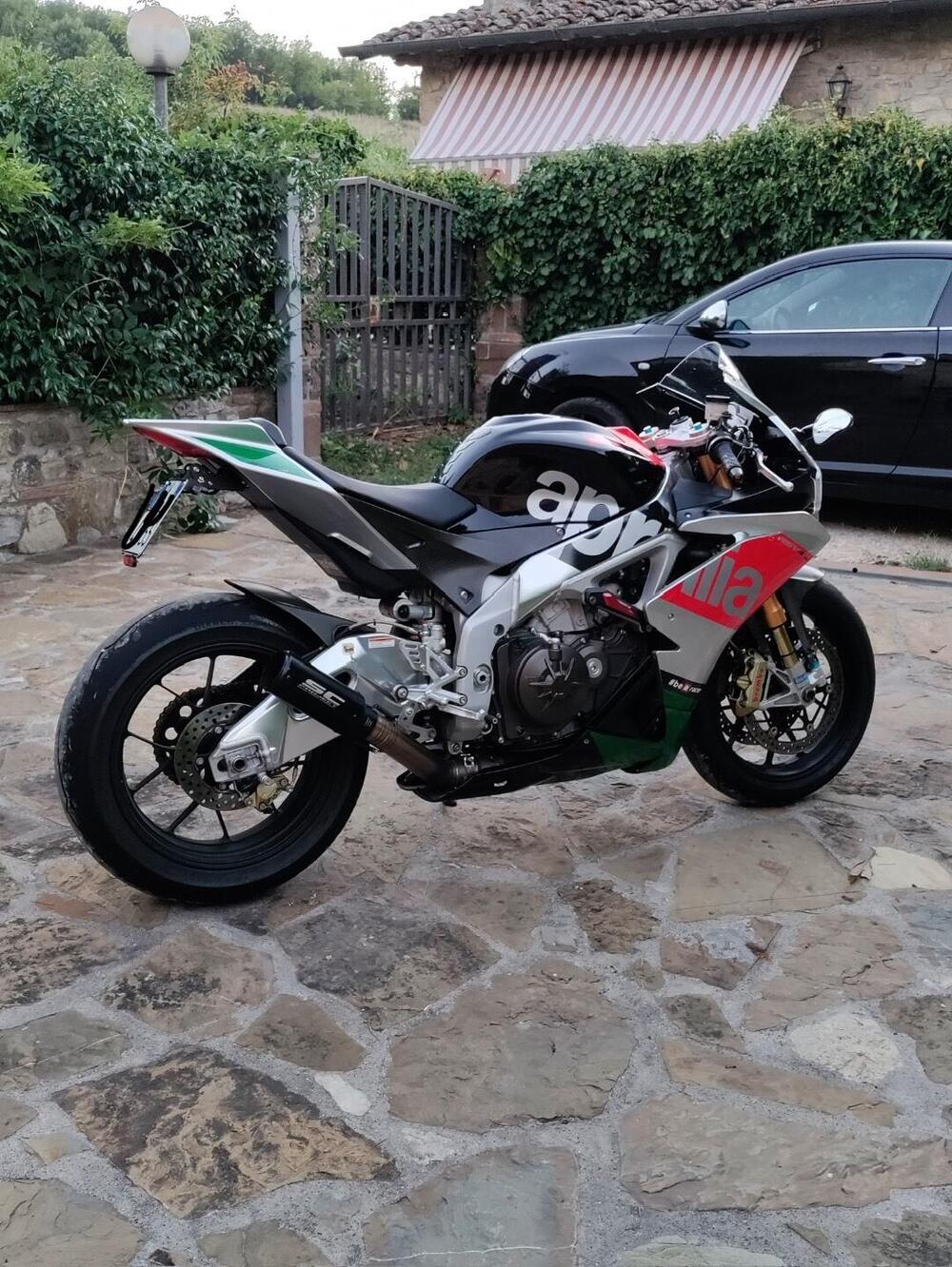 Aprilia RSV4 Factory (2009 - 12) (7)