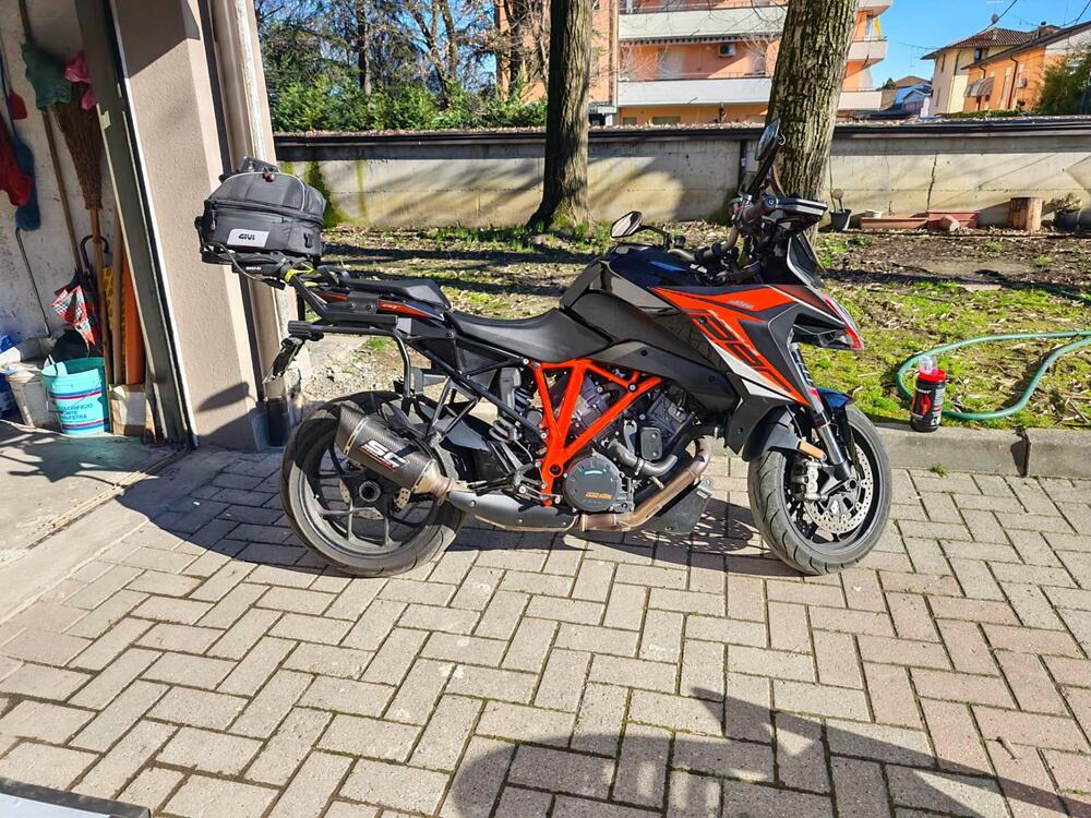 KTM 1290 Super Duke GT (2021) (4)