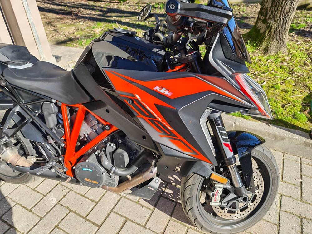 KTM 1290 Super Duke GT (2021) (10)