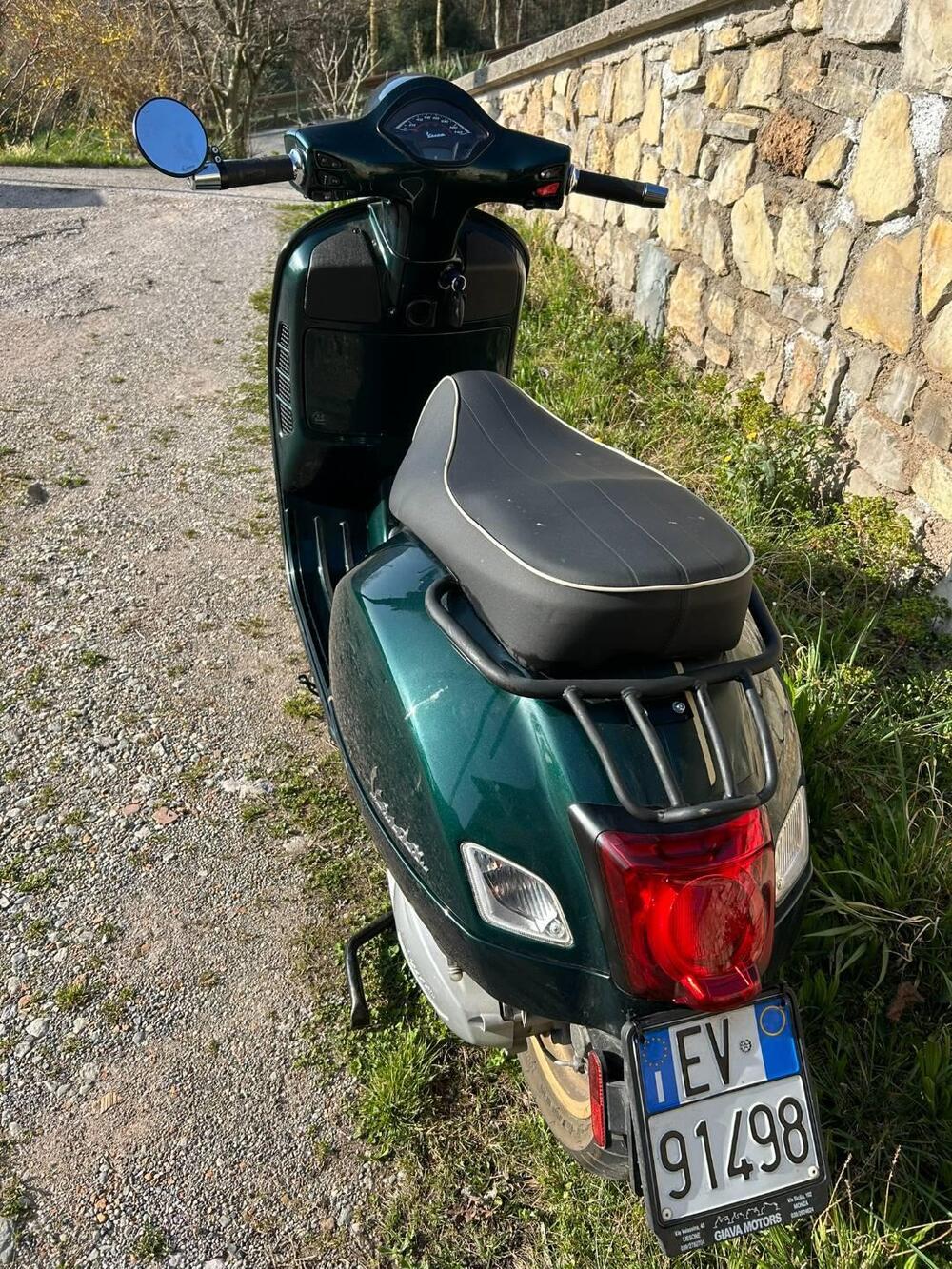 Vespa GTS 300 Super Racing Sixties Hpe (2021 - 22) (2)