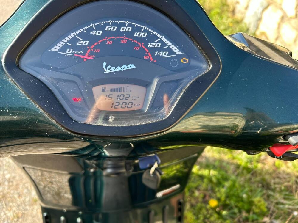 Vespa GTS 300 Super Racing Sixties Hpe (2021 - 22) (4)