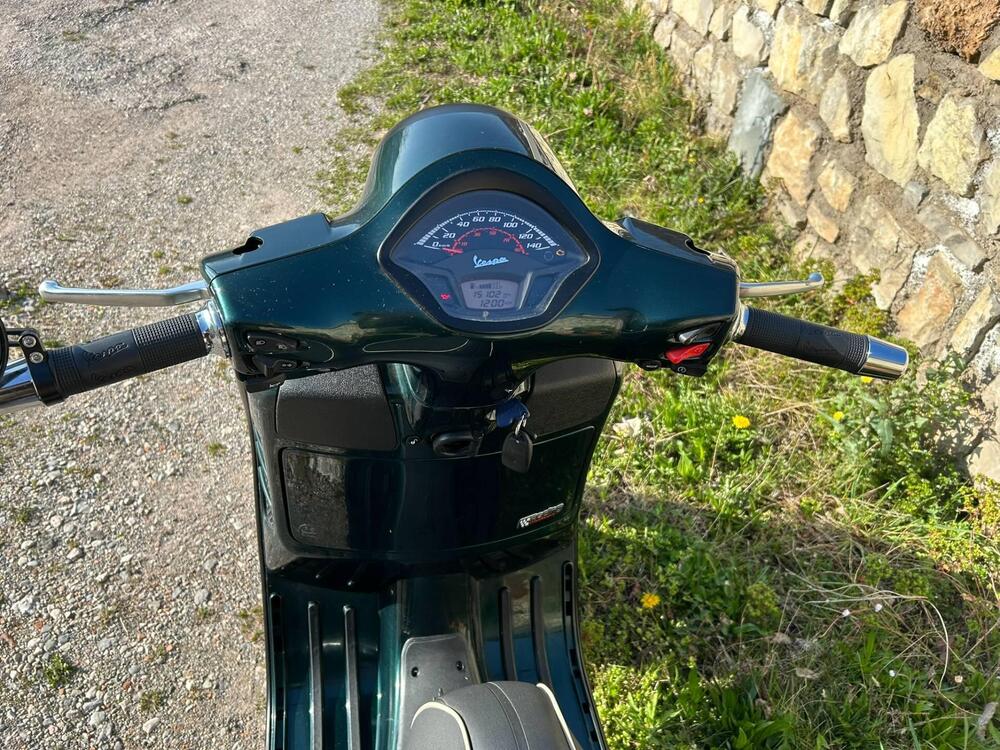 Vespa GTS 300 Super Racing Sixties Hpe (2021 - 22) (5)