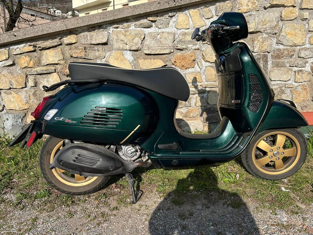 Vespa GTS 300 Super Racing Sixties Hpe (2021 - 22) (10)
