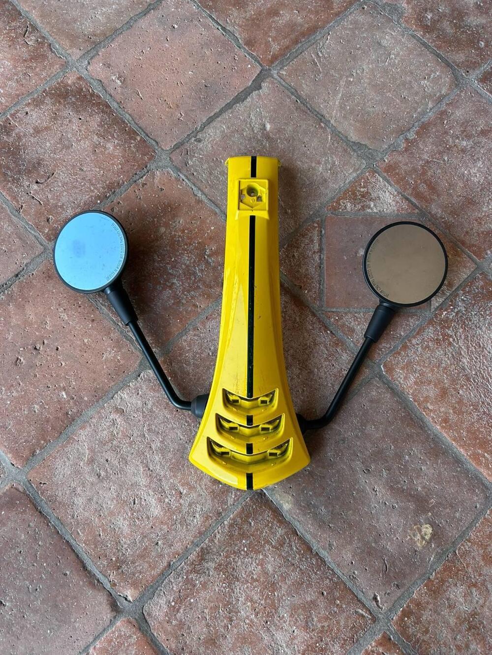 Vespa GTS 300 Super Racing Sixties Hpe (2021 - 22) (14)