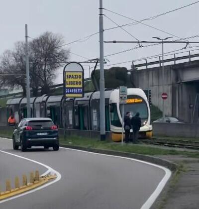 Milano, a Rozzano deraglia il tram 15 vicino al Fiordaliso: terzo episodio in pochi giorni