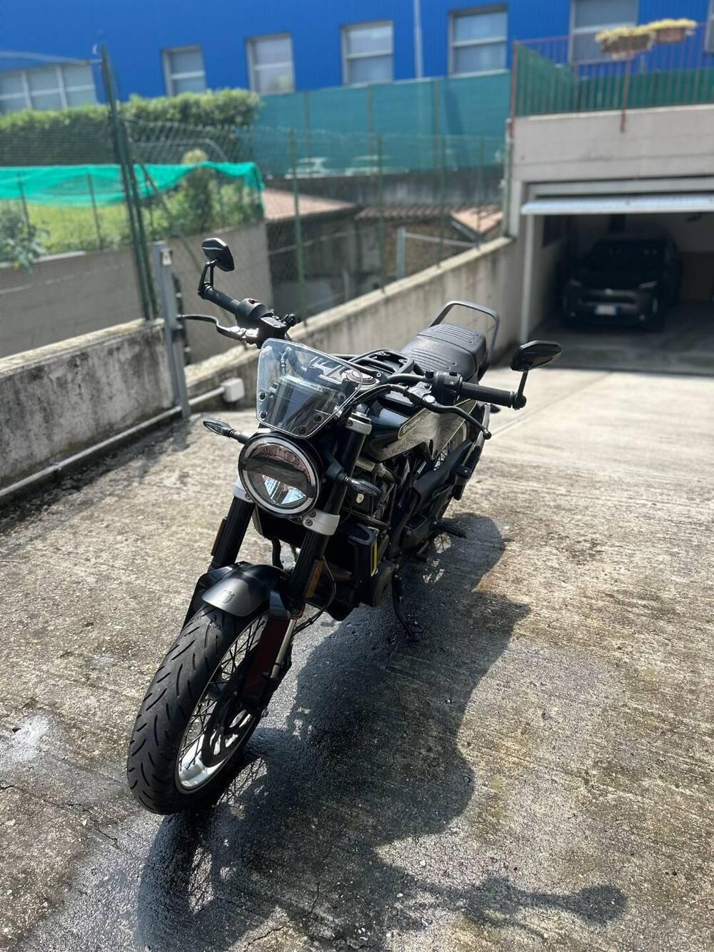 Husqvarna Svartpilen 401 (2018 - 19) (3)