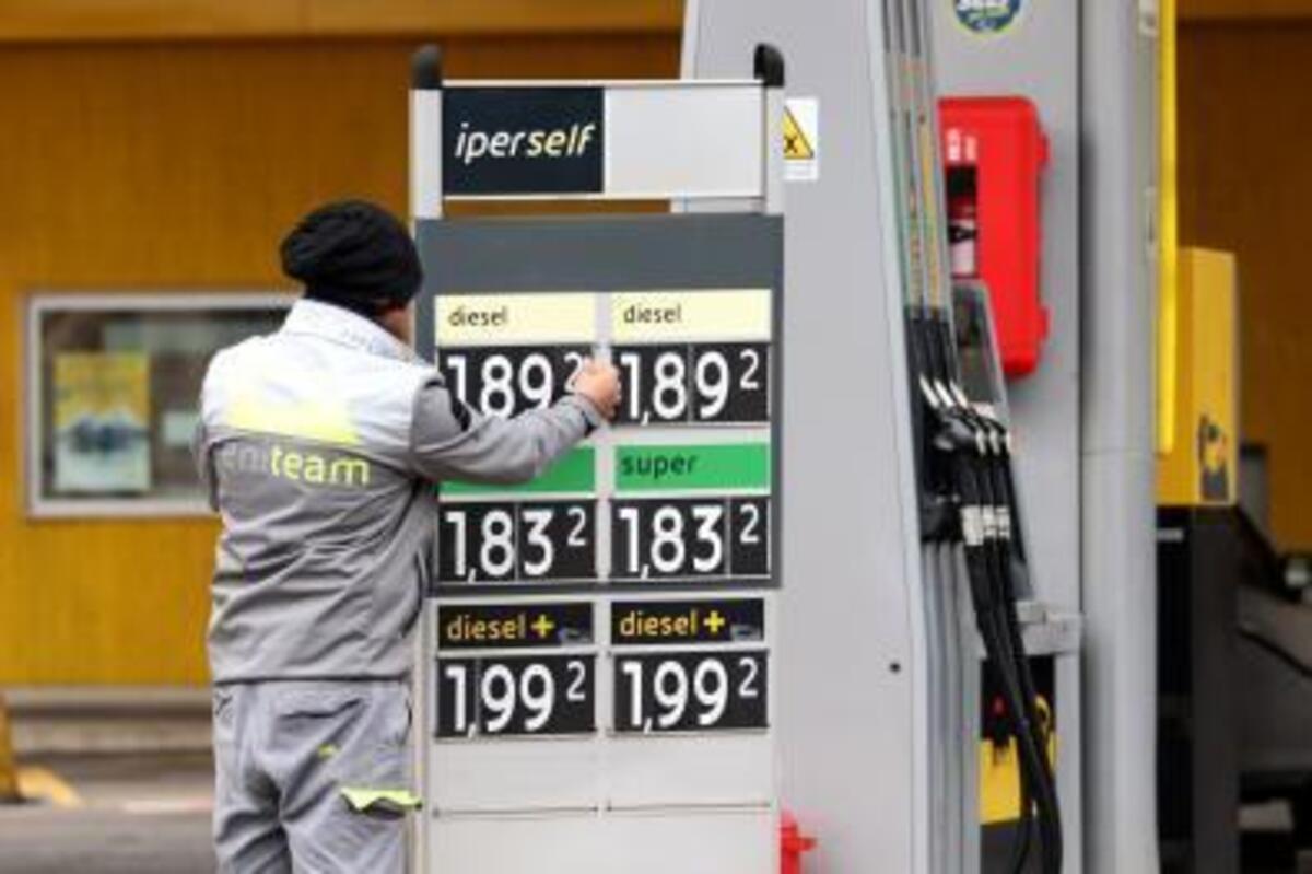 Carburanti, prezzi alle stelle: diesel ai massimi dal 2022, benzina da un anno. Ecco chi paga di più