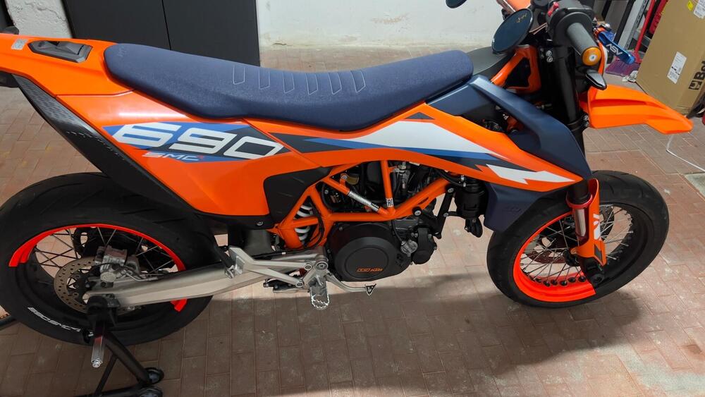 KTM 690 SMC R (2023 - 25) (4)