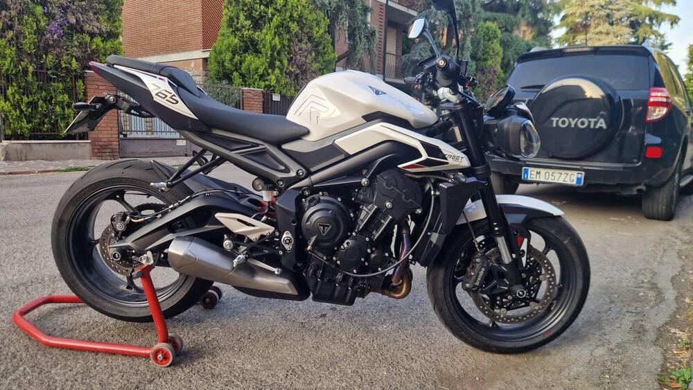 Triumph Street Triple 765 R (2023 - 26) (3)